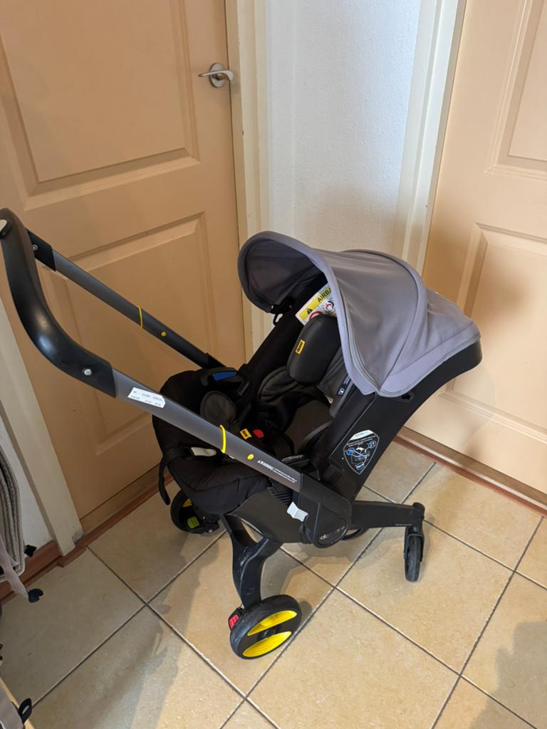 Doona autostoeltje + isofix base, Overige merken, Ophalen of Verzenden, Zo goed als nieuw, Isofix