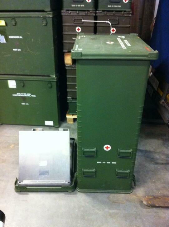 Hoge aluminium overzet kist op kap van Zarges 60x80x140 cm, Verzamelen, Militaria | Algemeen, Niet ingevuld, Kist of Geocache