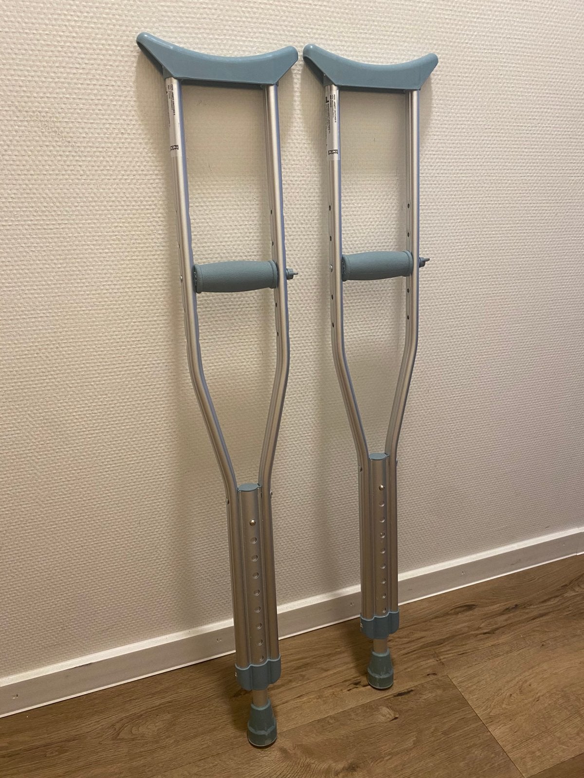 Nieuwe PEPE okselkrukken (armpit crutches) – set van 2, Ophalen, Zo goed als nieuw
