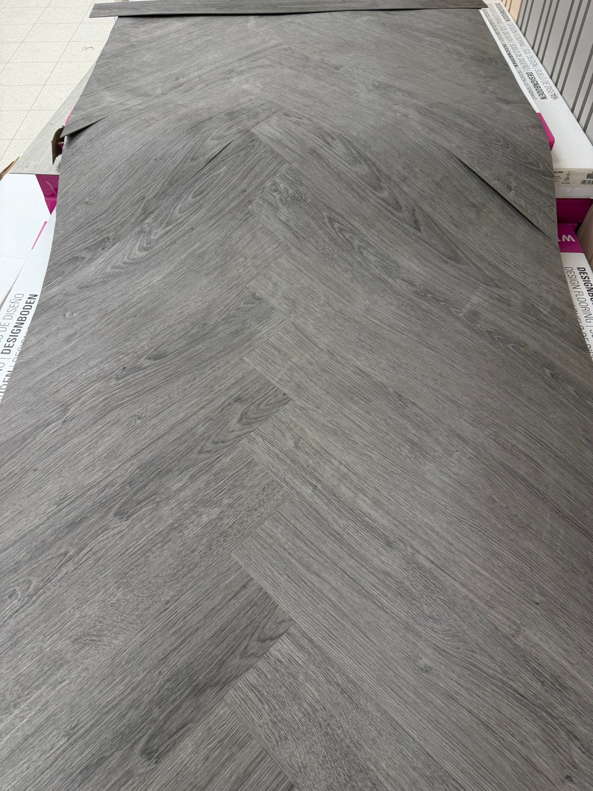 Nieuwe visgraat plak pvc vloer - infinity dark solid, Ophalen, Nieuw, 50 tot 75 m², Overige typen