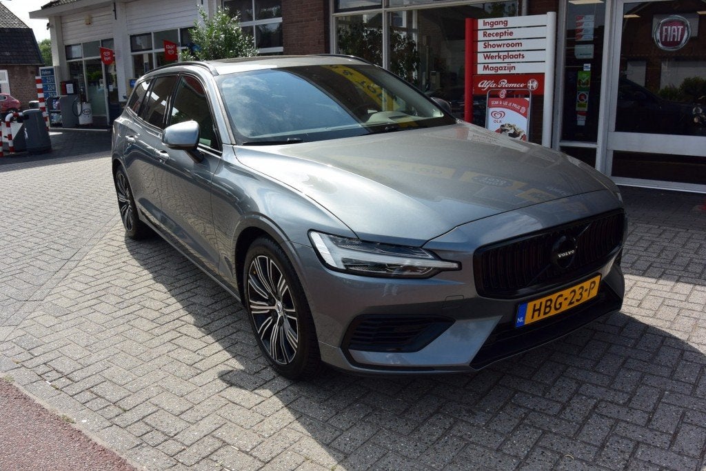 Volvo V60 2.0 T8 TE AWD INSCR. / Carplay / Panorama / Trekha, Automaat, Gebruikt, Euro 6, 4 cilinders