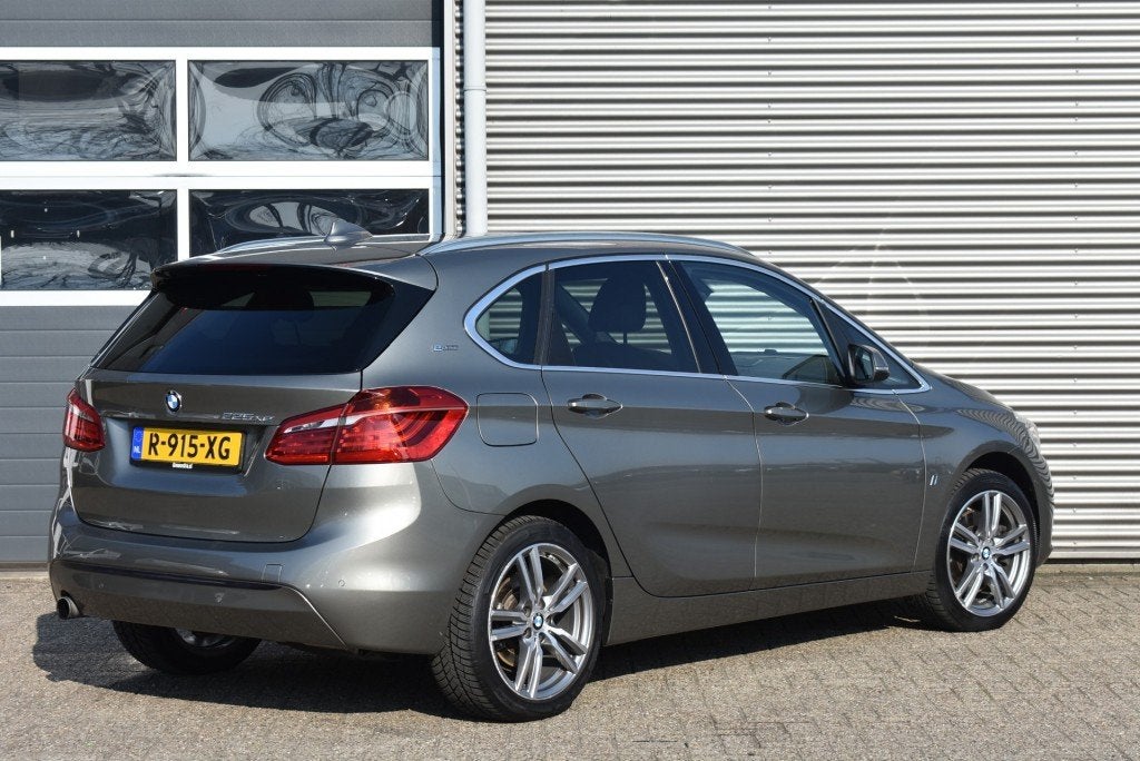 Bmw 2-SERIE 225XE PHEV EXECUTIVE / NAVI / PANO DAK / LANE AS, Auto's, BMW, Automaat, 136 pk, Gebruikt, Euro 6