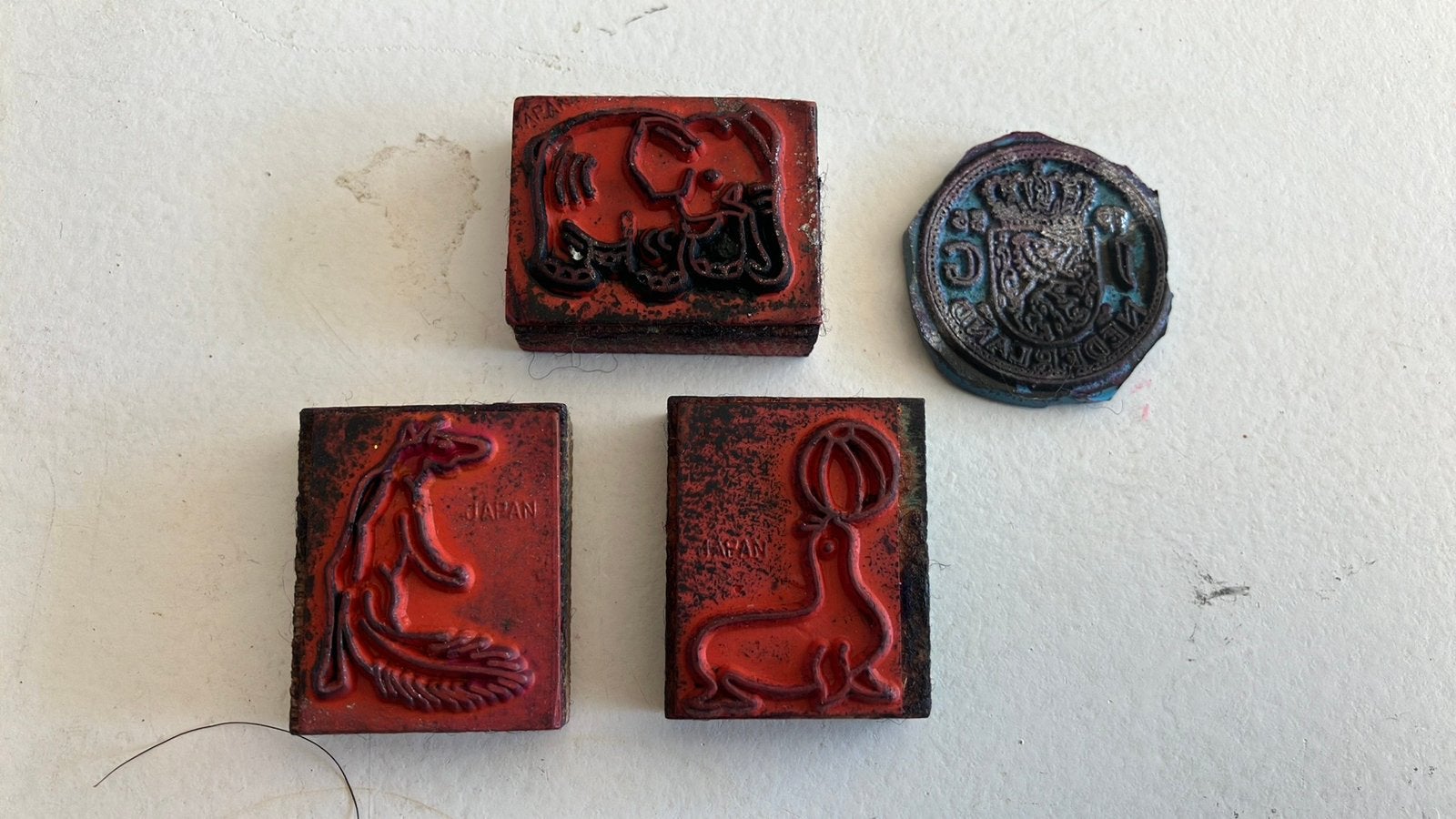 4 vintage stempels o.a. een gulden, Ophalen of Verzenden, Gebruikt, Houten stempel