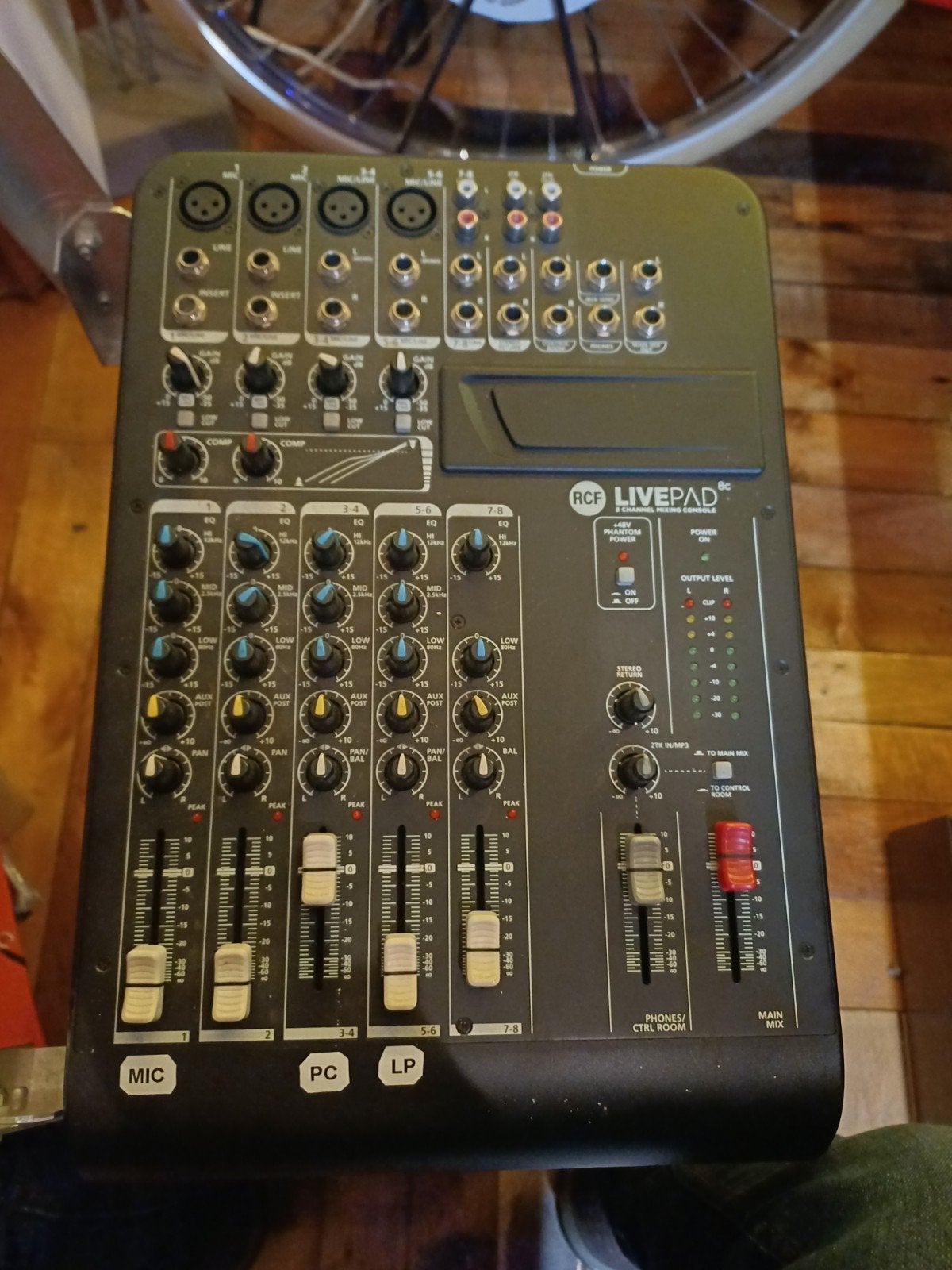 livepad mengpaneel, Ophalen of Verzenden, Zo goed als nieuw, 5 tot 10 kanalen, Microfooningang