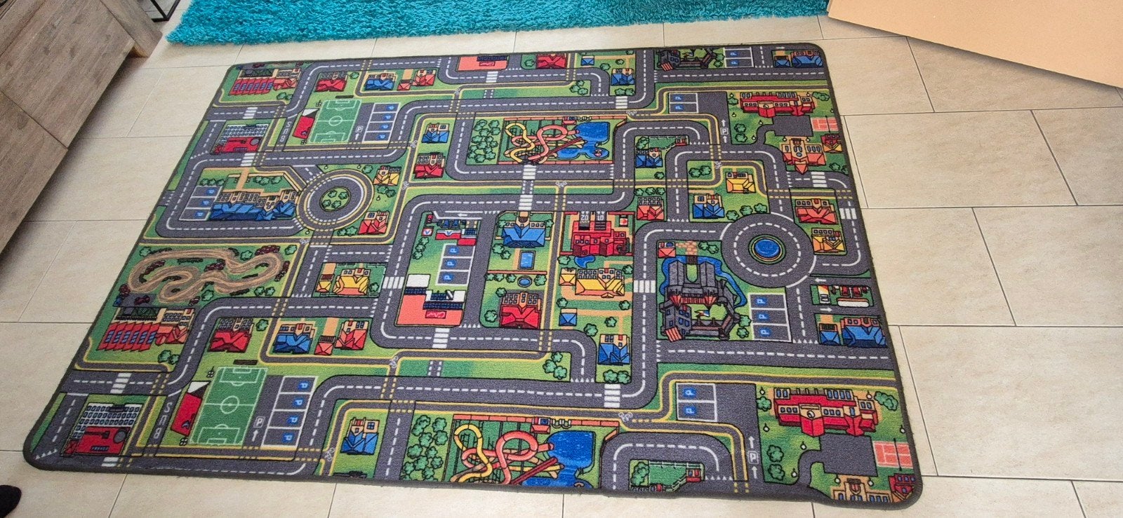 Speelkleed met wegen en gebouwen, 138x200 cm, Ophalen, Gebruikt, 100 tot 150 cm, Geel
