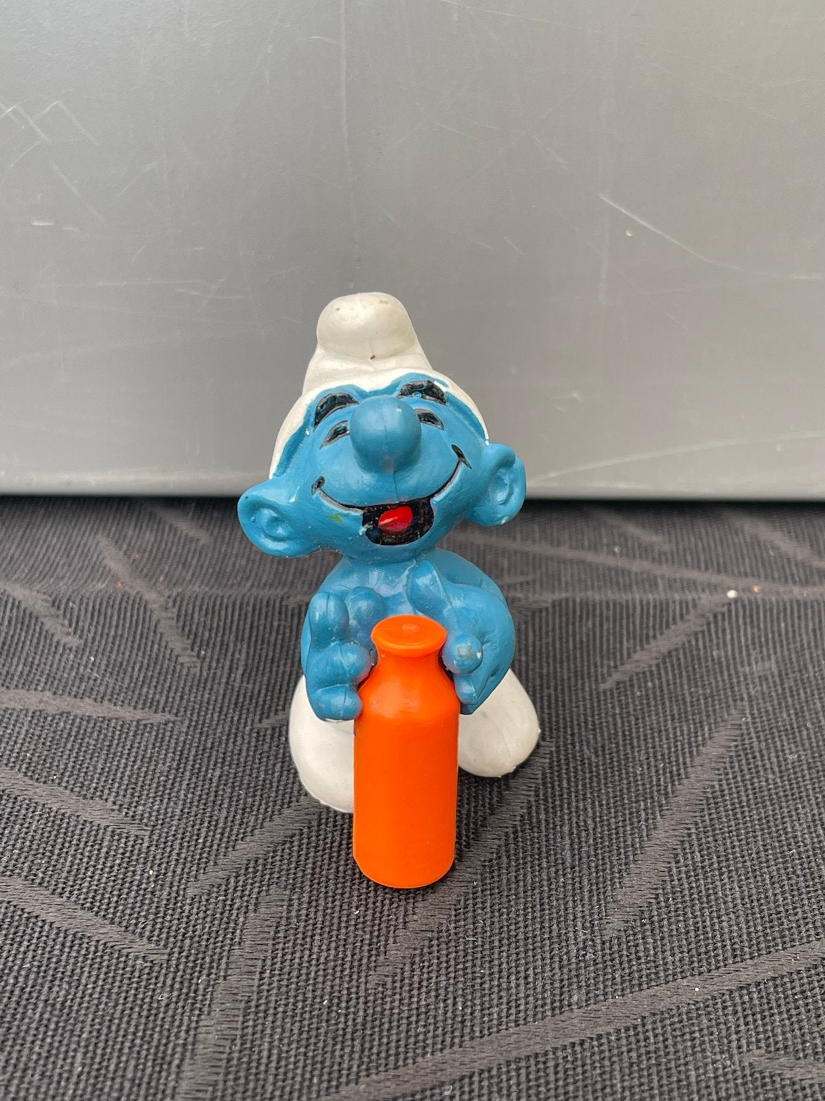 Smurf met flesje - Vintage Smurfen figuur, Ophalen of Verzenden, Gebruikt, Overige Smurfen, Poppetje, Figuurtje of Knuffel