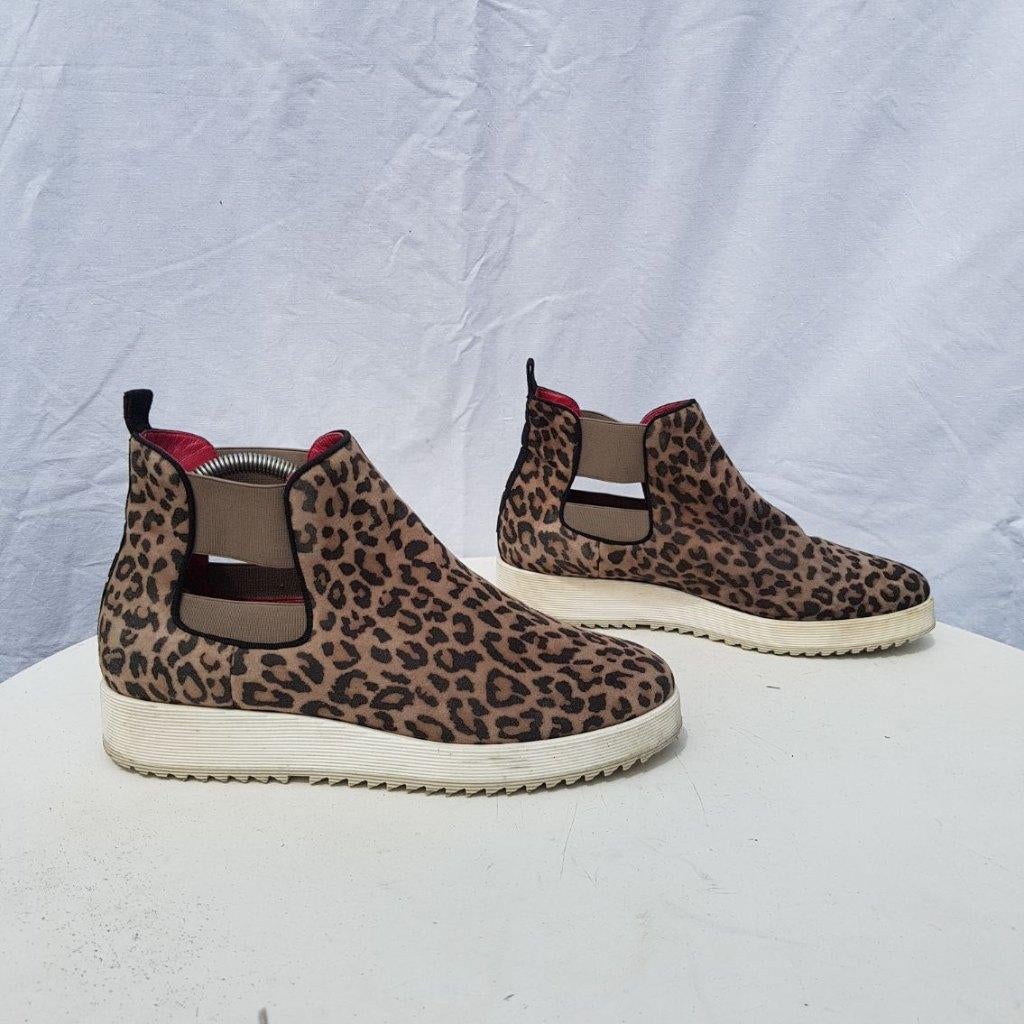 Grappige luipaard schoenen. Mt 39.5. Merk 8 Italy, Bruin, ., Lage of Enkellaarzen, Ophalen of Verzenden