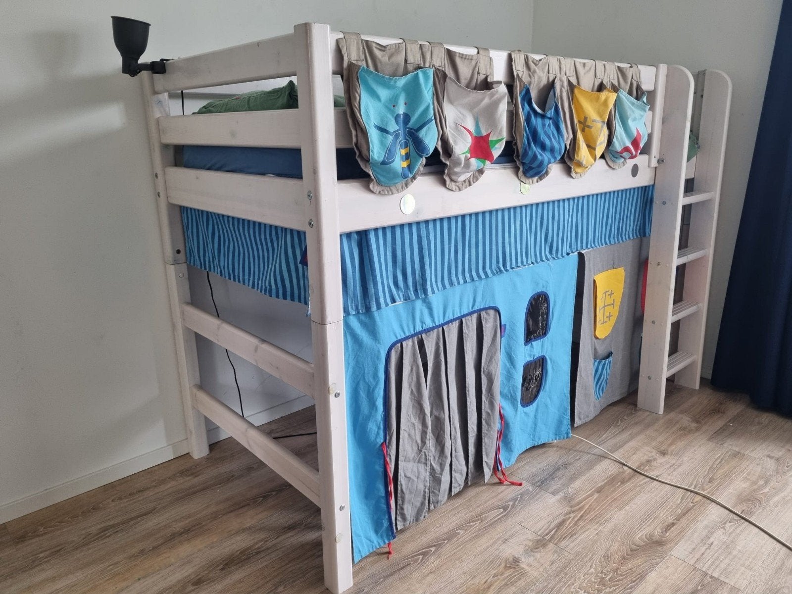 Halfhoogslaper ridderthema met zijvakken en speeldoeken, Huis en Inrichting, Slaapkamer | Stapelbedden en Hoogslapers, Ophalen