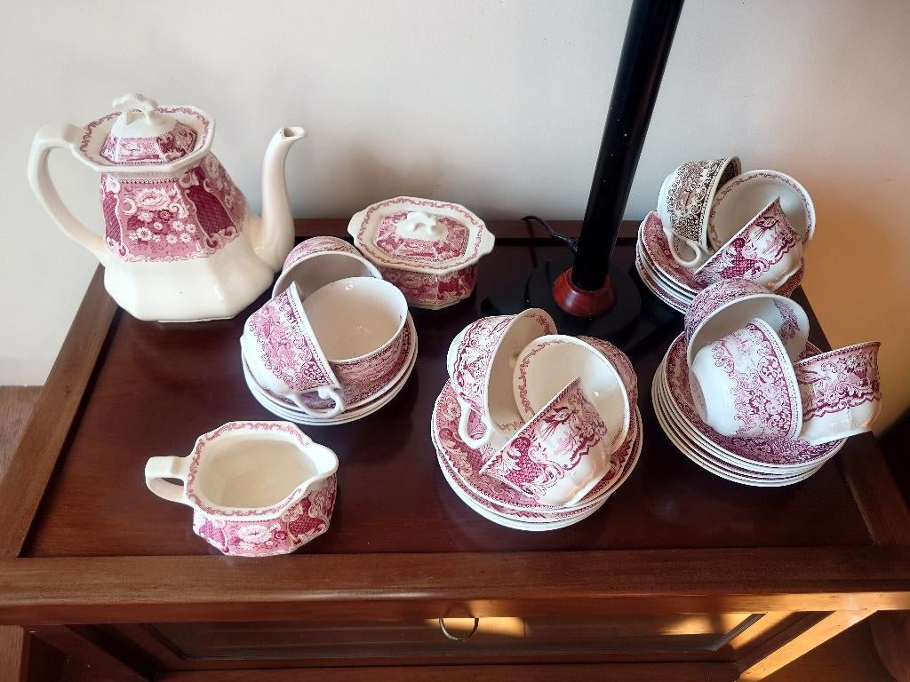Antieke theeservies van Societe Ceramique Victoria, Ophalen