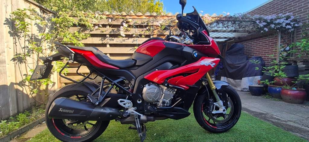 BMW S1000XR 2015 met Koffers, Garmin en Akrapovic, Motoren, Motoren | BMW, 4 cilinders, Motorrijbewijs A, Handvatverwarming, Gebruikt