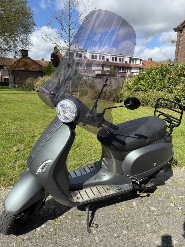 Senzo Rivalux | Matgroen | Lage km-stand | 45 kmh | Uniek!, Fietsen en Brommers, Brommeronderdelen | Scooters, Ophalen, Zo goed als nieuw