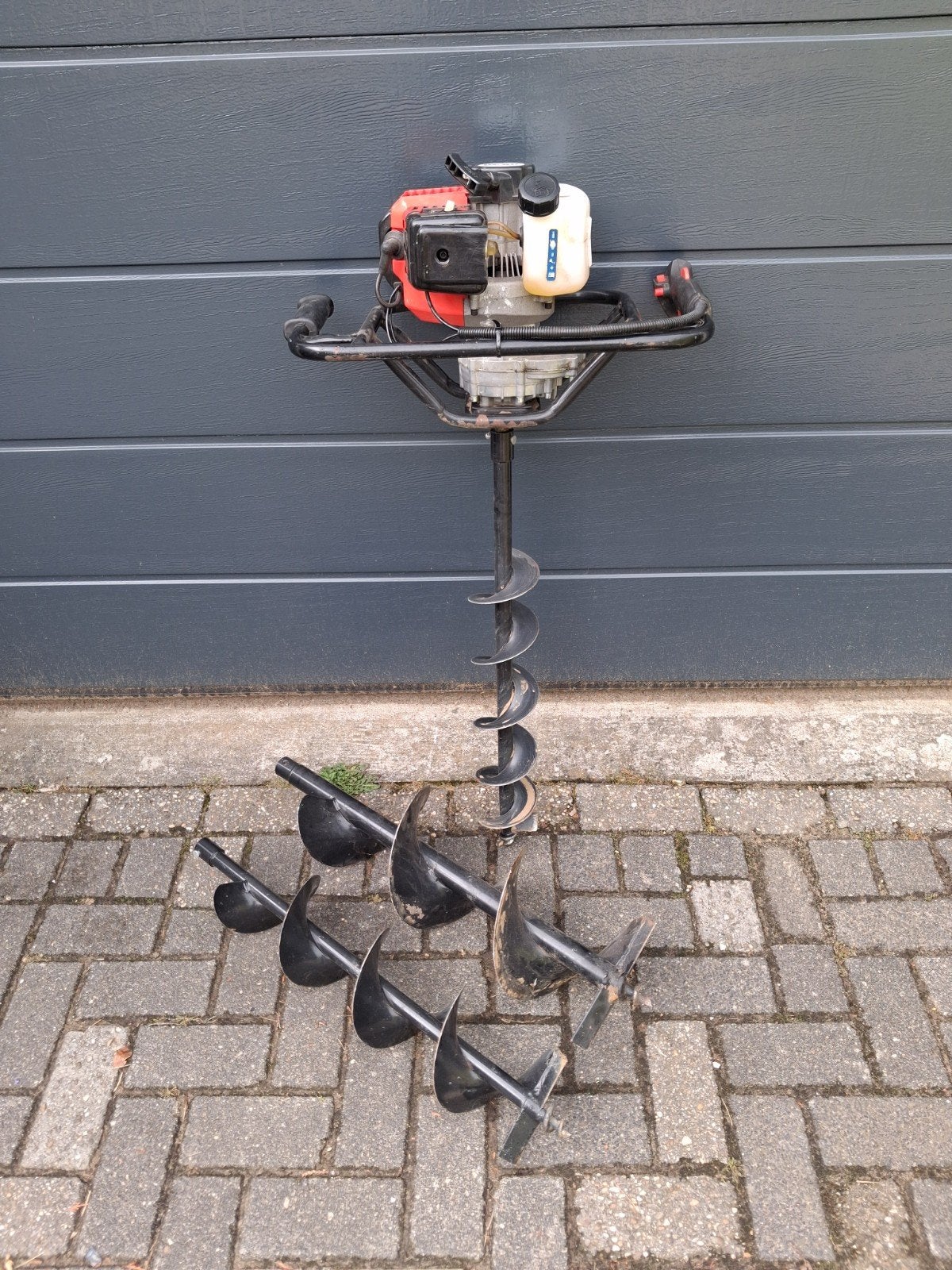 Te huur grondboor, Ophalen, Grondboor