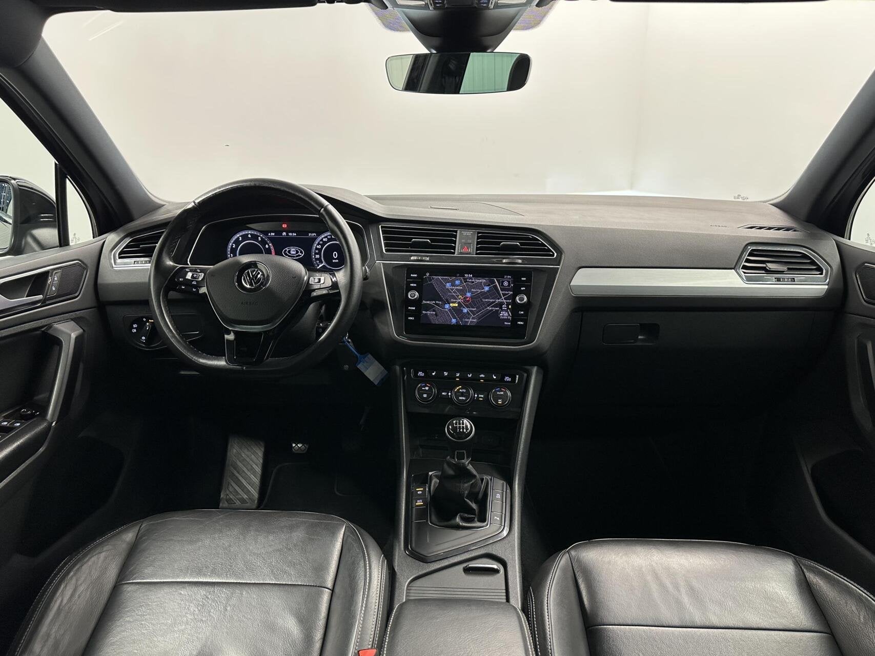 Volkswagen Tiguan 1.4 TSI ACT Comfortline Business R LEER CA, Voorwielaandrijving, 4 cilinders, Zwart, Handgeschakeld