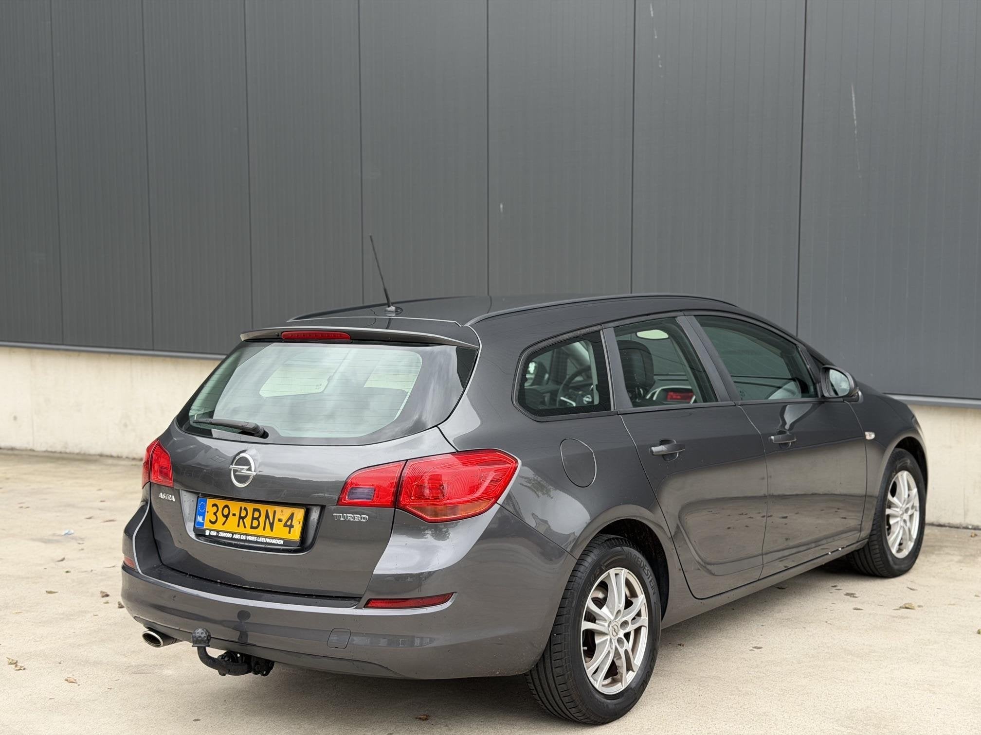 Opel Astra Sports Tourer 1.6 Turbo Cosmo l Trekhaak l Cruise, Auto's, Voorwielaandrijving, Euro 5, Gebruikt, Zwart