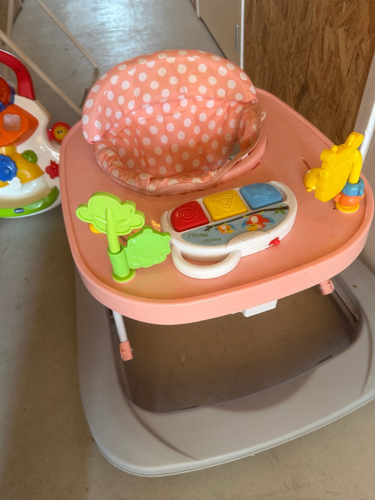 Roze baby loopstoel met speelblad, Ophalen, Gebruikt, Overige typen, Met geluid
