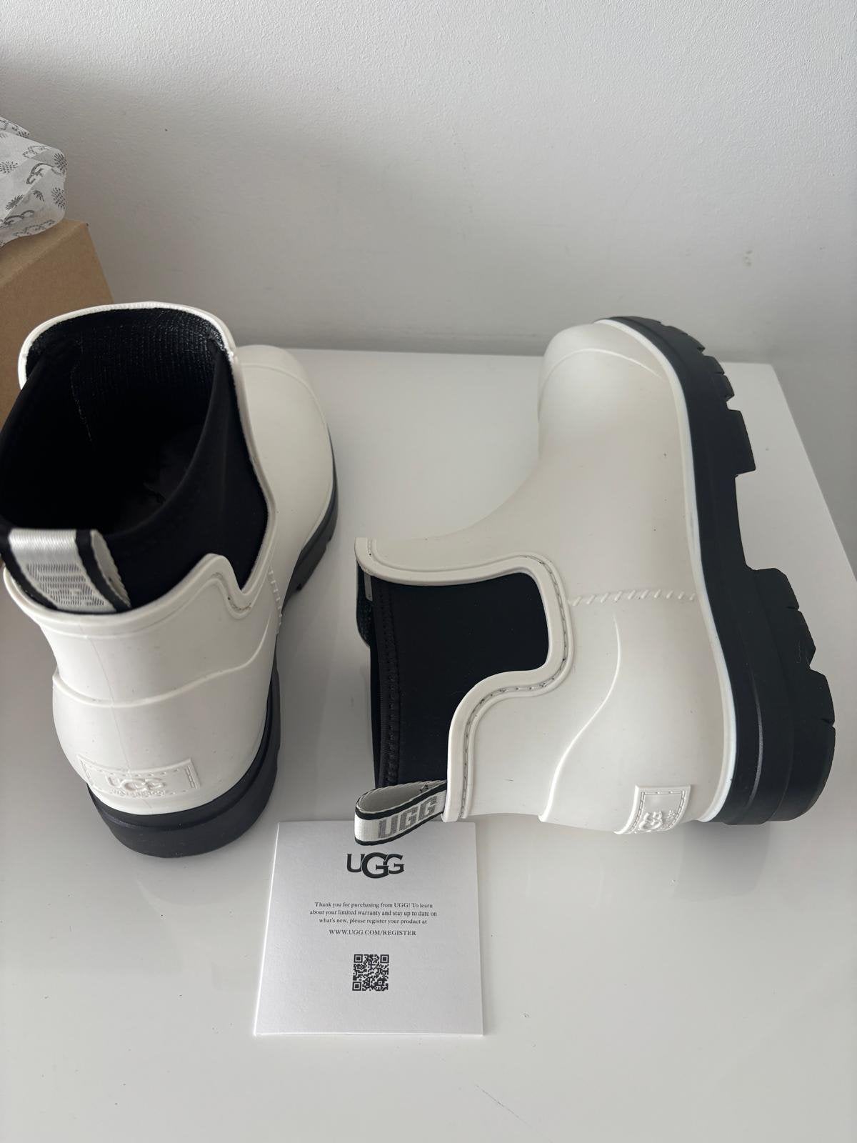 UGG laarzen maat 40 nieuw origineel, Ophalen, Zwart, Lage of Enkellaarzen, Nieuw