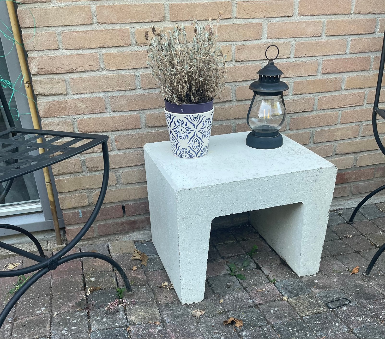 Betonnen zuil/tafeltje/bankje, Tuin en Terras, Ophalen, Gebruikt, Overige materialen, 2 zitplaatsen