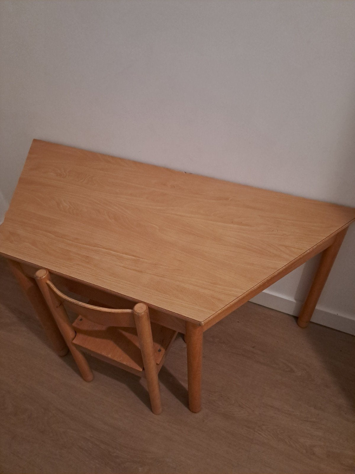 Gratis! Houten kinderbureau met stoel, Ophalen, Gebruikt, Tafel(s) en Stoel(en)