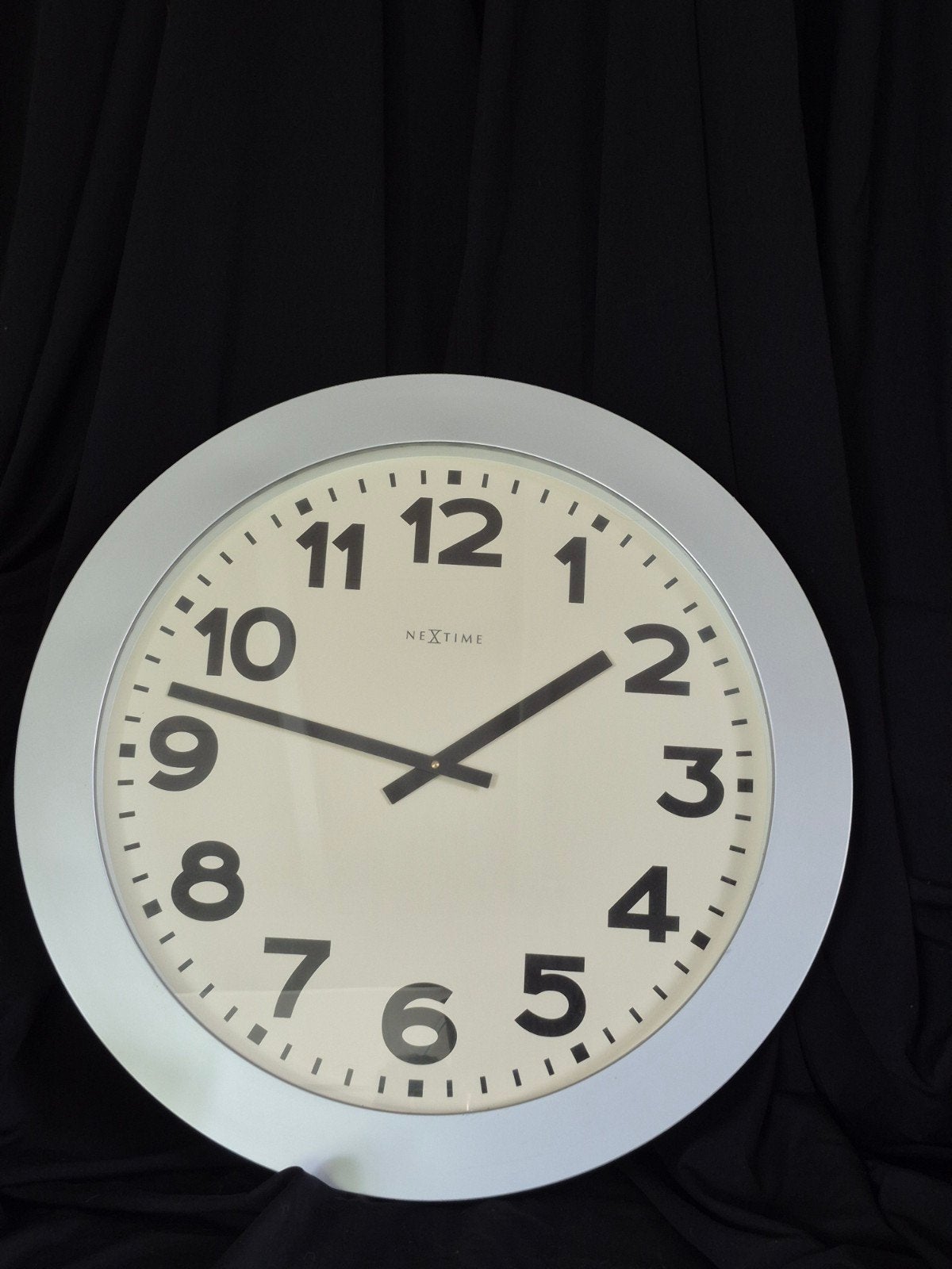 Zeer grote klok van 65 cm neXtime, Ophalen, Zo goed als nieuw, Analoog, Wandklok