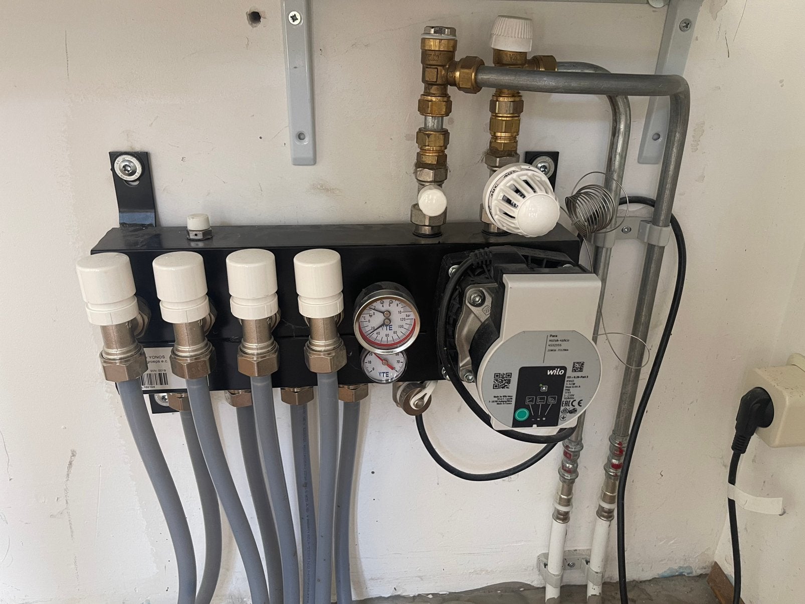 Verdeler vloerverwarming Wilo Para, 4 groepen., Doe-het-zelf en Verbouw, Verwarming en Radiatoren, Ophalen, 30 tot 80 cm, Gebruikt