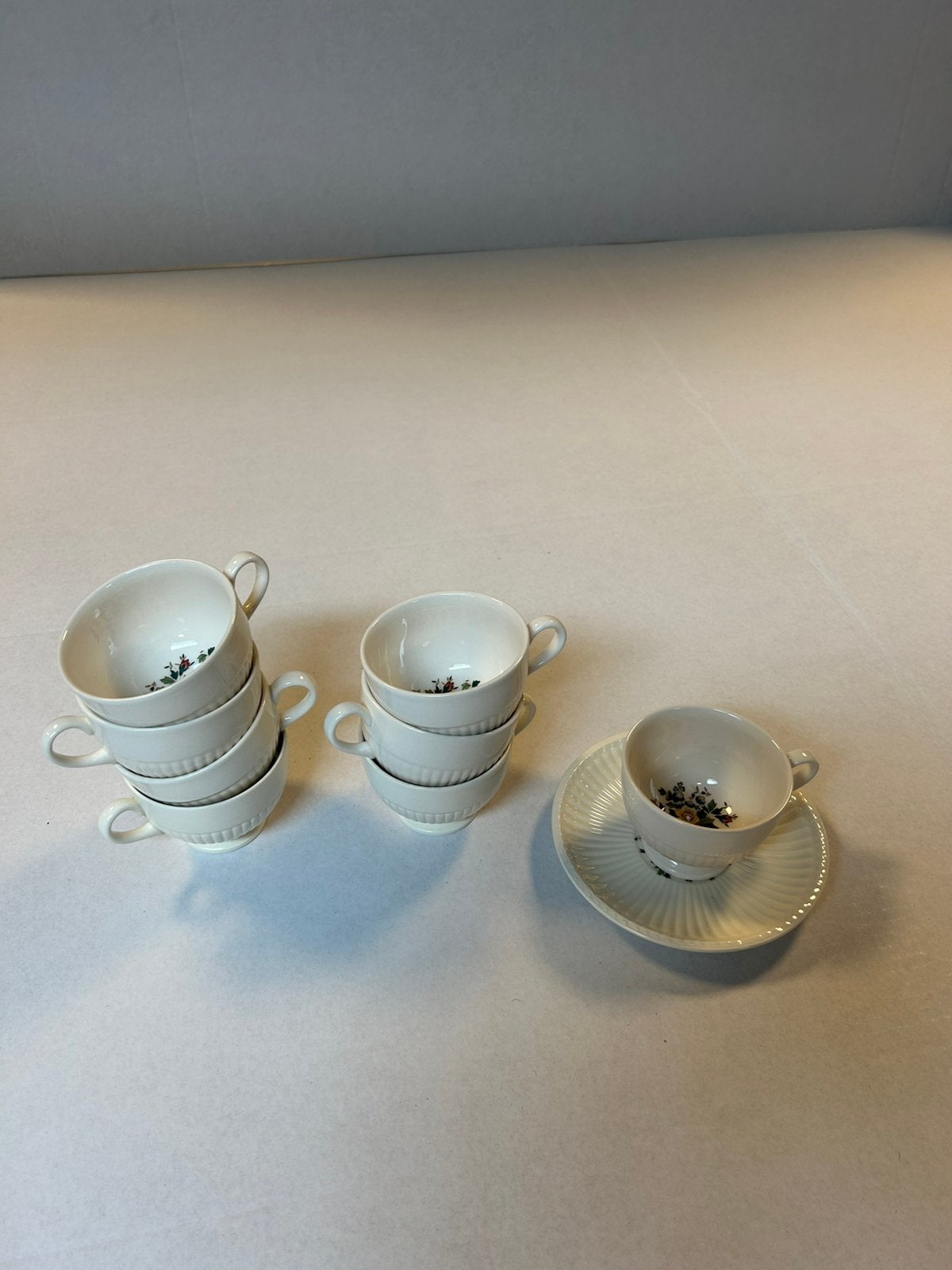 8x Wedgwood Conway koffiekopje en 13x schotel, Huis en Inrichting, Ophalen of Verzenden, Aardewerk, Kop(pen) en/of Schotel(s)