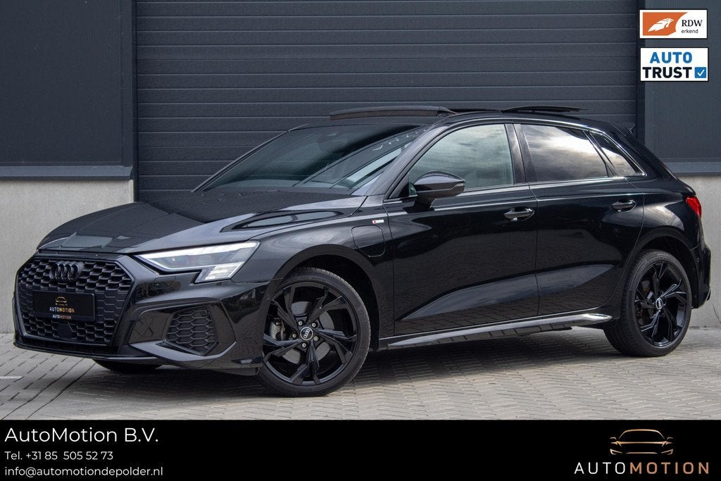 Audi A3 Sportback 40 TFSIe S line RS Bekleding MATRIX PANO M, Auto's, Audi, Stof, Gebruikt, 4 cilinders, Zwart