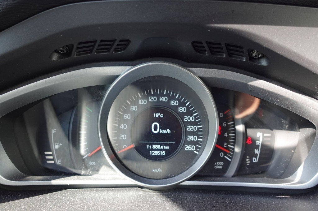 Volvo V40 1.5 T2 + Automaat + Trekhaak, Euro 6, 4 cilinders, 700 kg, Origineel Nederlands