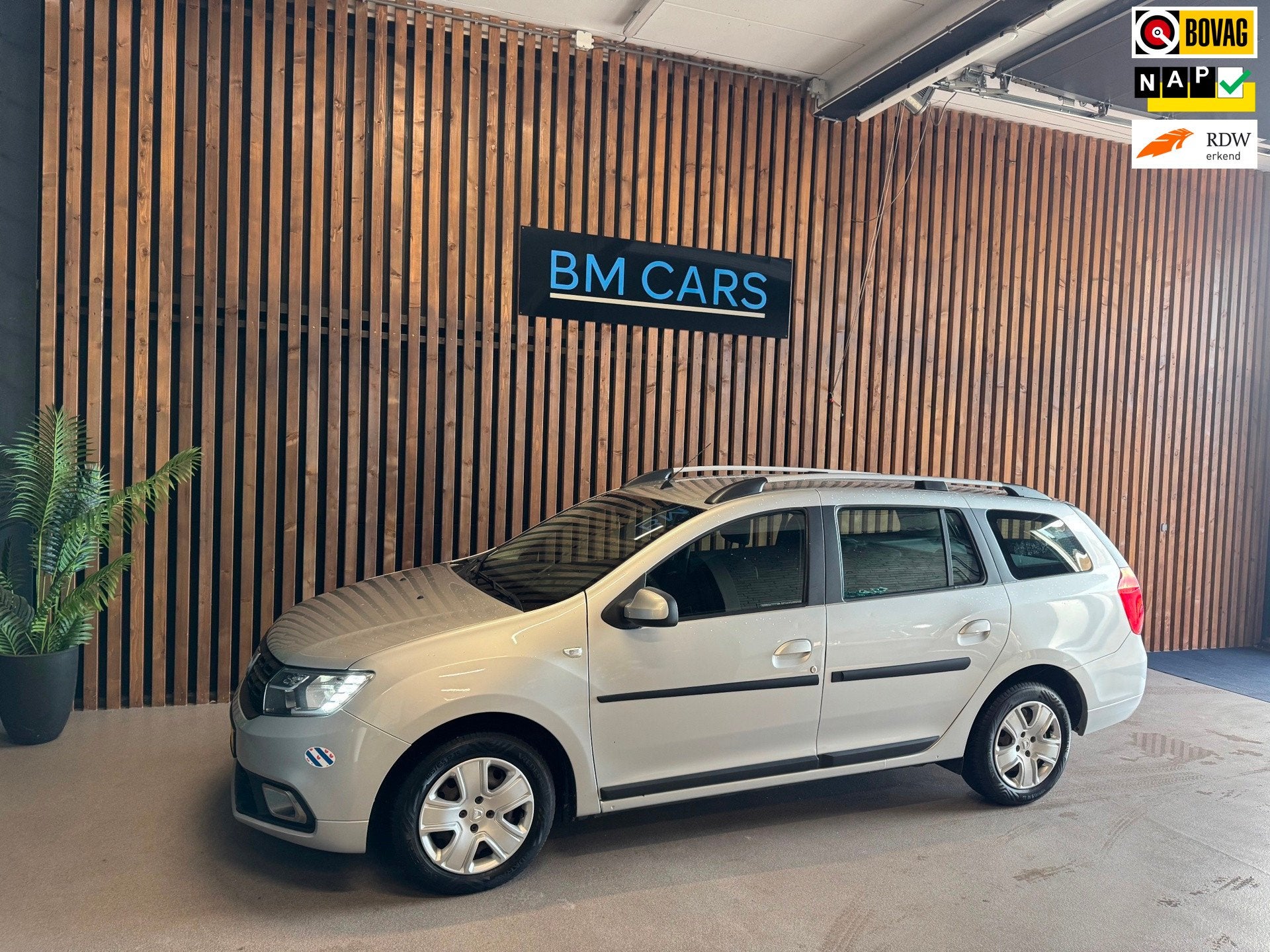 Dacia Logan MCV 0.9 TCe Laureate Airco, PDC, Navi, Auto's, Voorwielaandrijving, Gebruikt, Euro 6, Origineel Nederlands