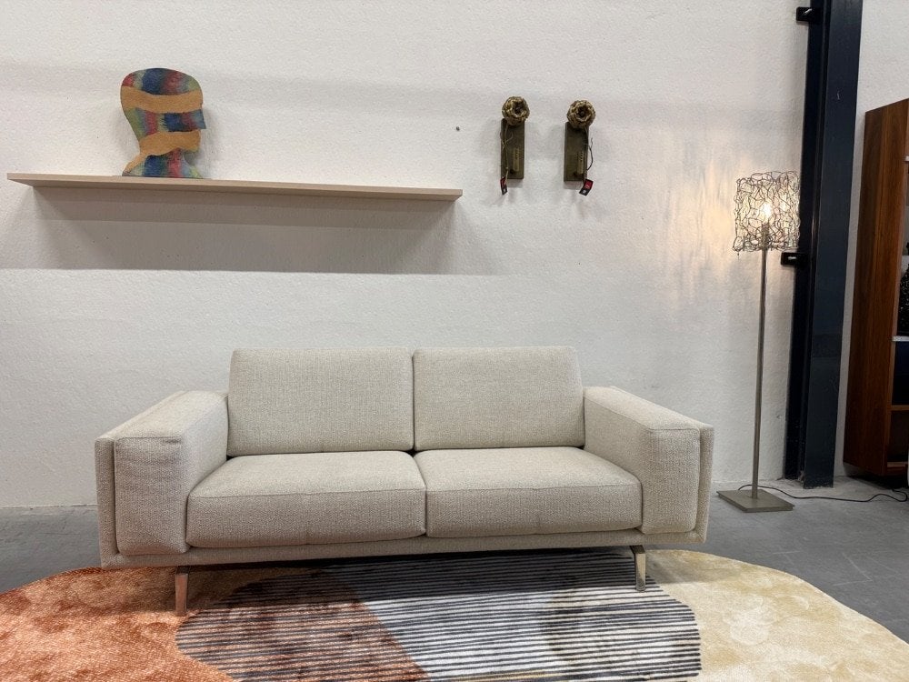 Nieuwstaat Leolux Bellice Bank Monza Stof off white 213, Leolux, Info@leolux.nl, Driepersoons, Ophalen of Verzenden