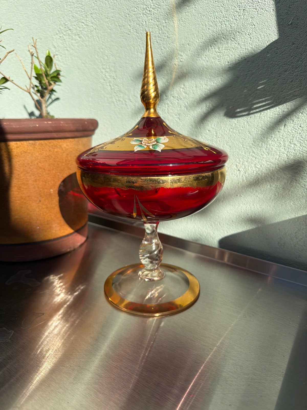 Vintage Murano Glas Bonbonnière Rood met Goud en Bloemen, Ophalen of Verzenden