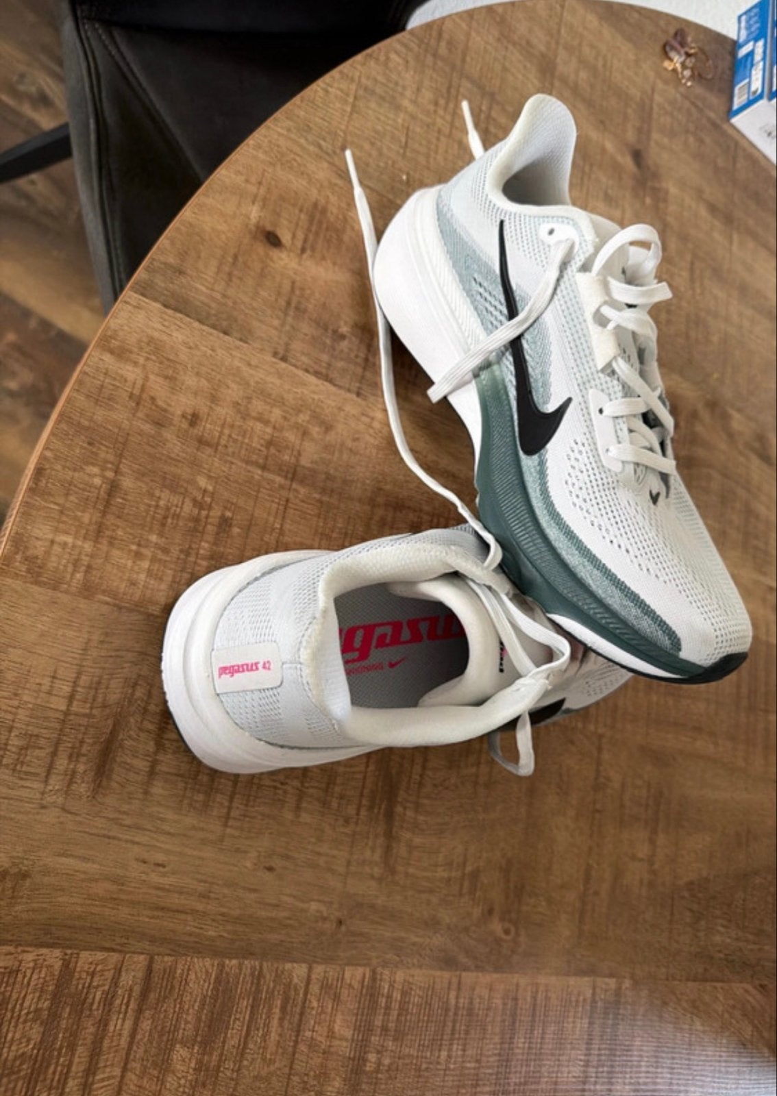 Nike Pegasus 42 - Maat 41 - Zo goed als nieuw, Ophalen of Verzenden, Zo goed als nieuw, Wit, Sneakers of Gympen