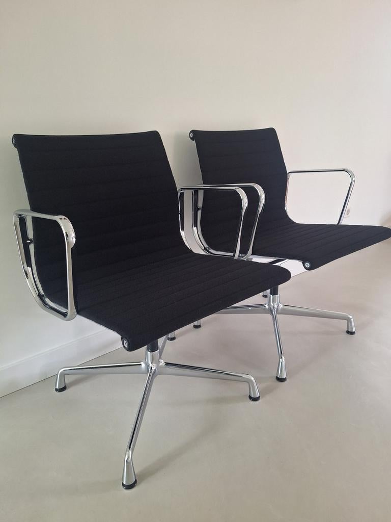 4x Vitra Eames 108 zwart hopsak chroom izgs, Huis en Inrichting, Stoelen, Ophalen, Zo goed als nieuw, Zwart, Vier