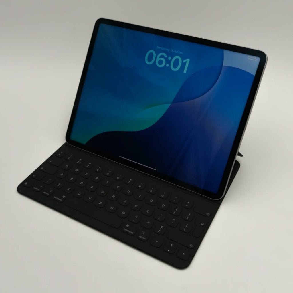 Apple iPad Pro 6 ( 2022 ) 256Gb 12.9 WiFi + folio keyboard, Computers en Software, Apple, Zo goed als nieuw, Support@apple.com
