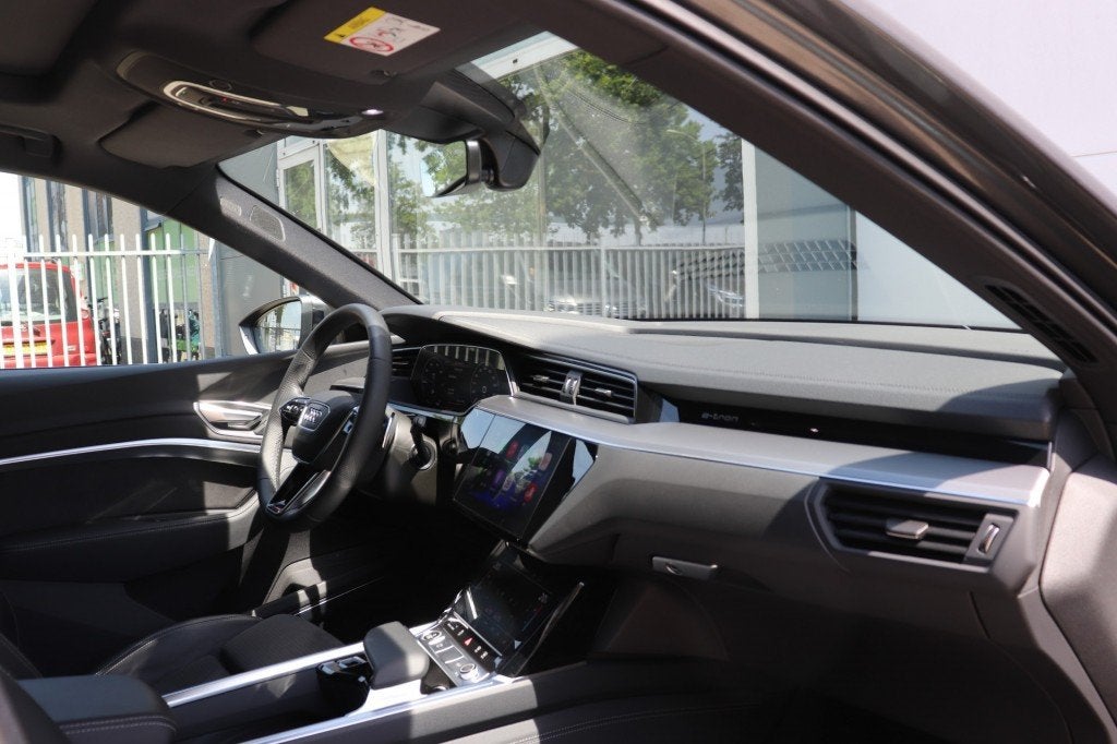 Audi E-TRON 55 QUATTRO S EDITION 95KW (408PK) ORIG.NL/LUCHTV, Auto's, Audi, Automaat, 131 €/maand, 1800 kg, Electronic Stability Program (ESP)