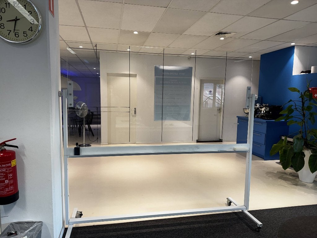 Gratis groot verrijdbaar glazen whiteboard, Ophalen, Gebruikt
