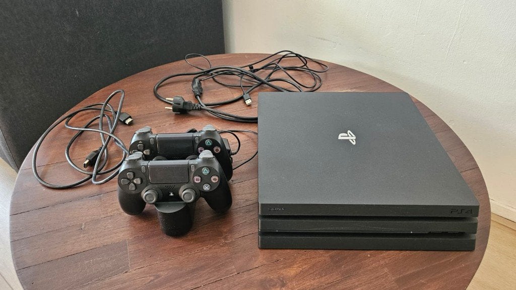 Playstation 4 Pro, Spelcomputers en Games, Ophalen, Gebruikt, Met 2 controllers, 1 TB