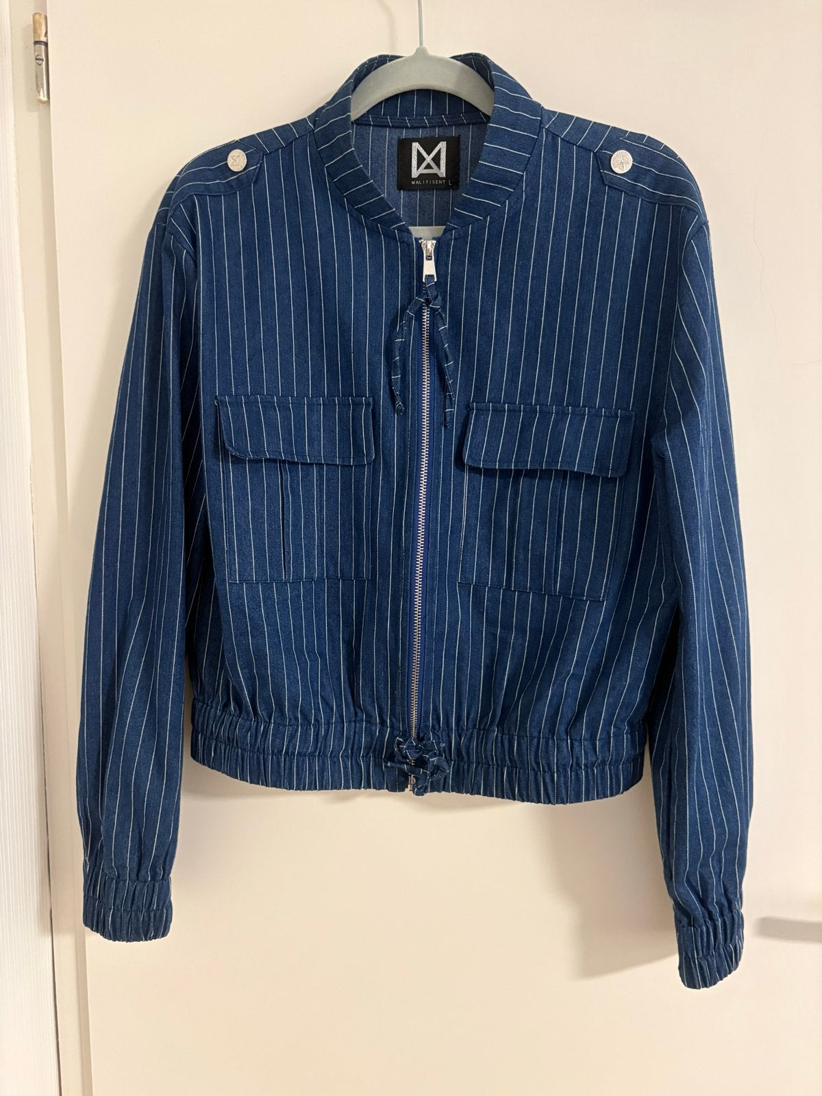 Blauwe gestreepte bomberjack van Malifisent, Ophalen, Zo goed als nieuw, Maat 38/40 (M), Blauw