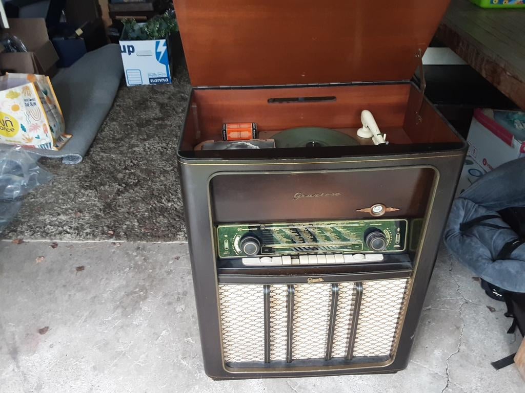 Mooie oude muziek kast met platenspeler  rond 1959 duits, Antiek en Kunst, Antiek | Tv's en Audio, Ophalen of Verzenden