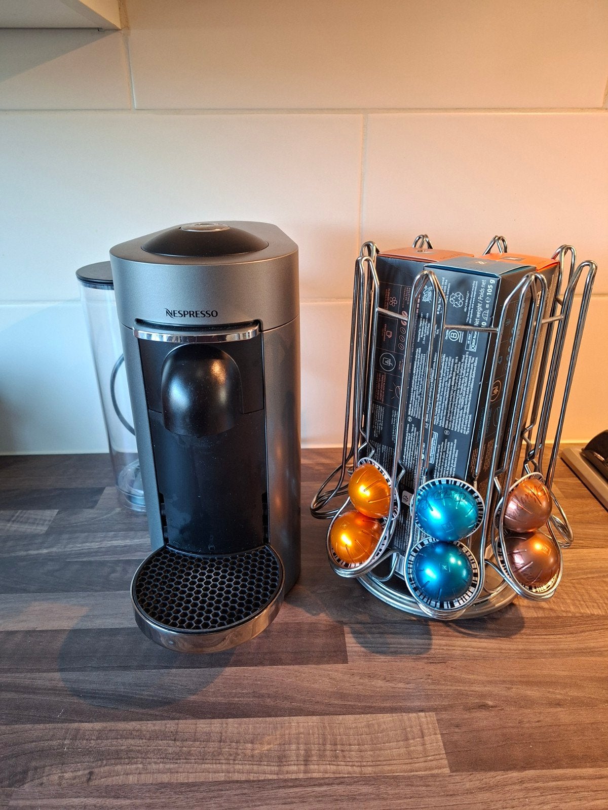 Nespresso Vertuo met cup houder en 3 pakken cups, Ophalen, Koffiemachine