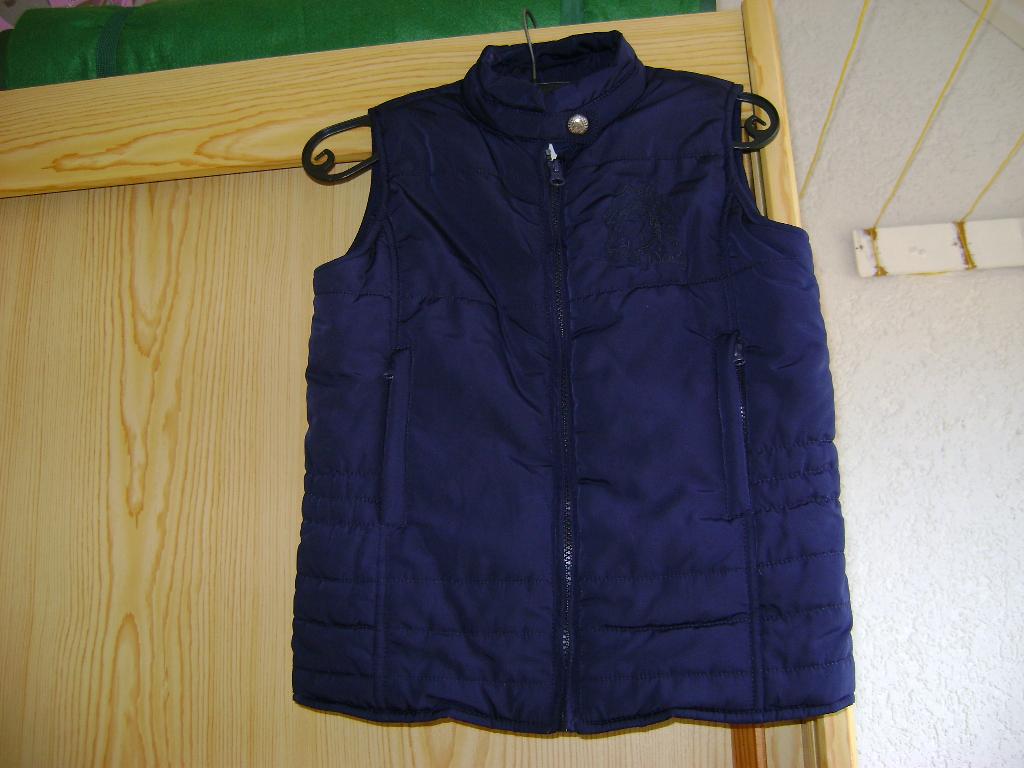 donkerblauwe paarden bodywarmer met borduursel op rug/146140, Kinderen, Ophalen of Verzenden, Zo goed als nieuw, Recreatie