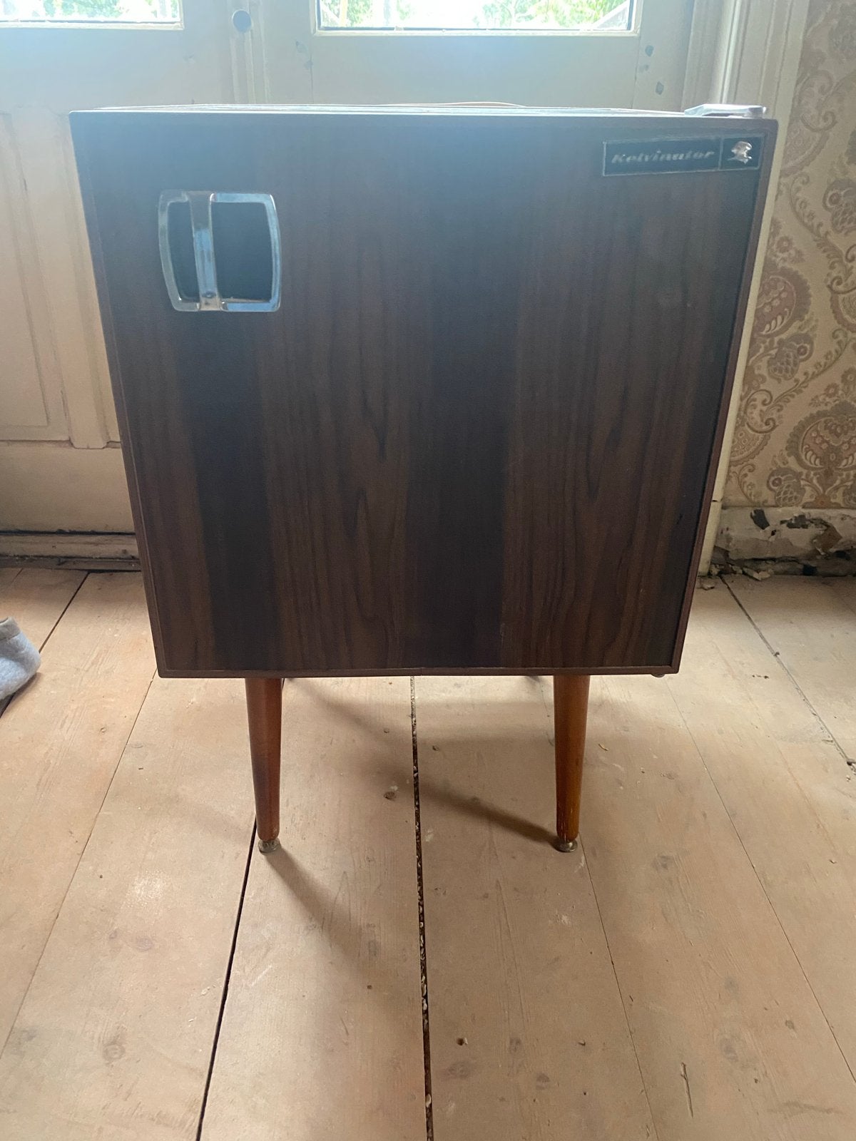 Vintage Kelvinator meubelkoelkast met blauw interieur, Ophalen, Minder dan 85 cm, Minder dan 75 liter, 45 tot 60 cm