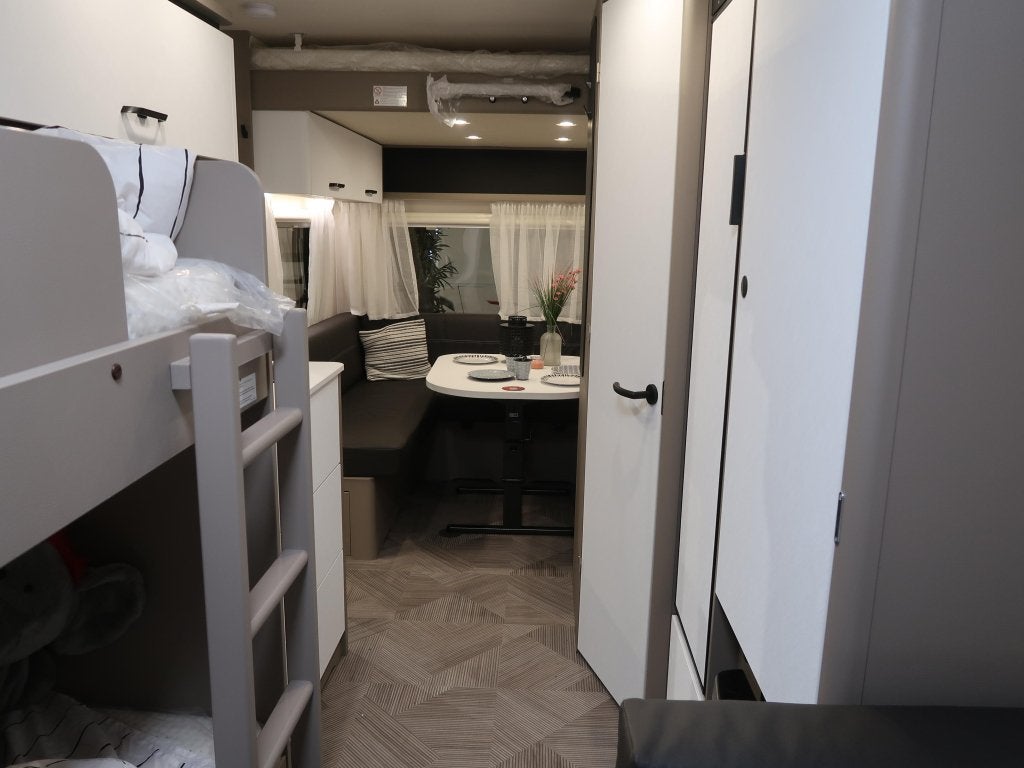 Dethleffs C'Go UP 525 KR STAPELBED + HEFBED, Schokbreker, Treinzit, Meer dan 6, Dwarsbed