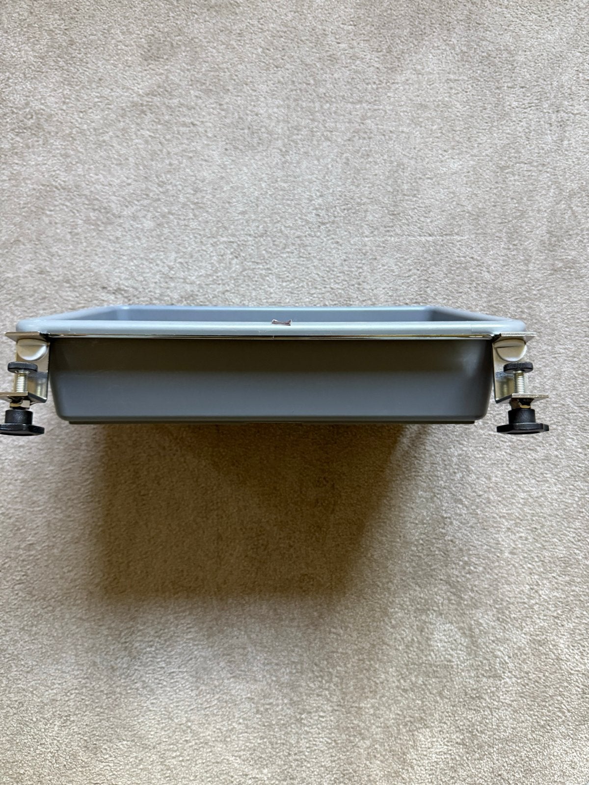Tholo bak met houder voor aan de trimtafel ., Ophalen of Verzenden