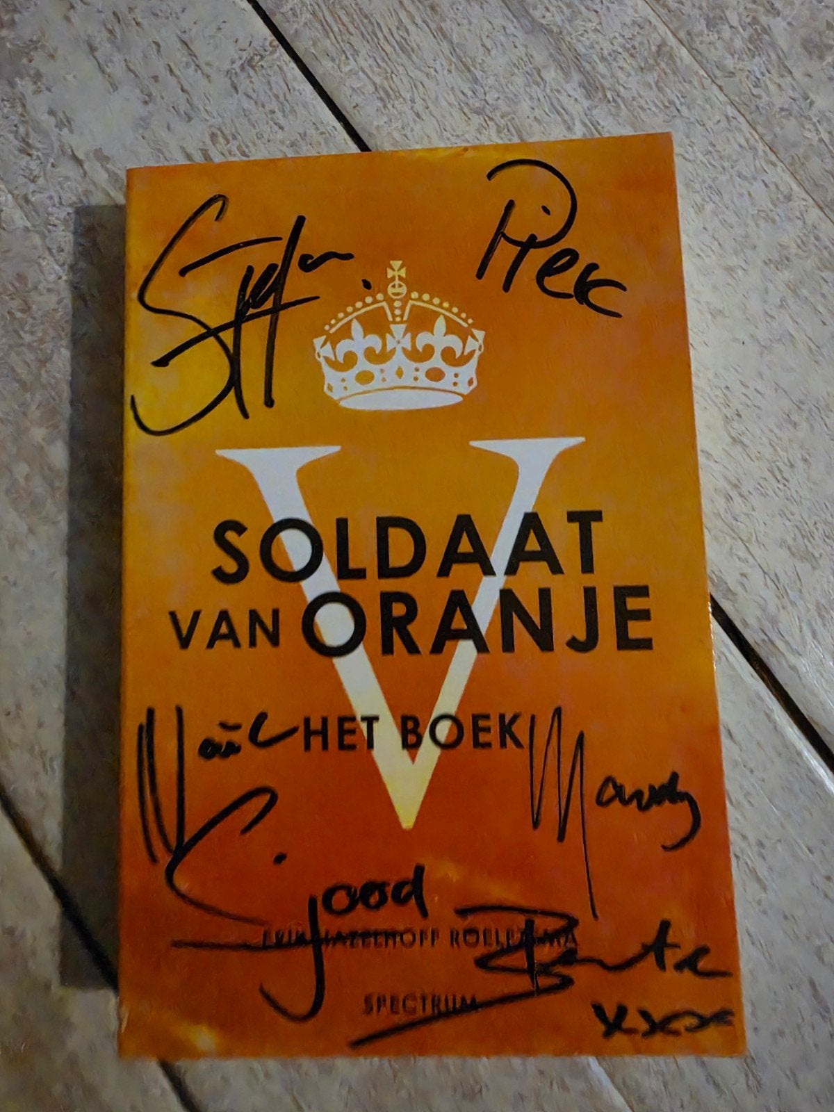 Leesboek Soldaat van Oranje - Het Boek (gesigneerd), Ophalen of Verzenden, Nieuw