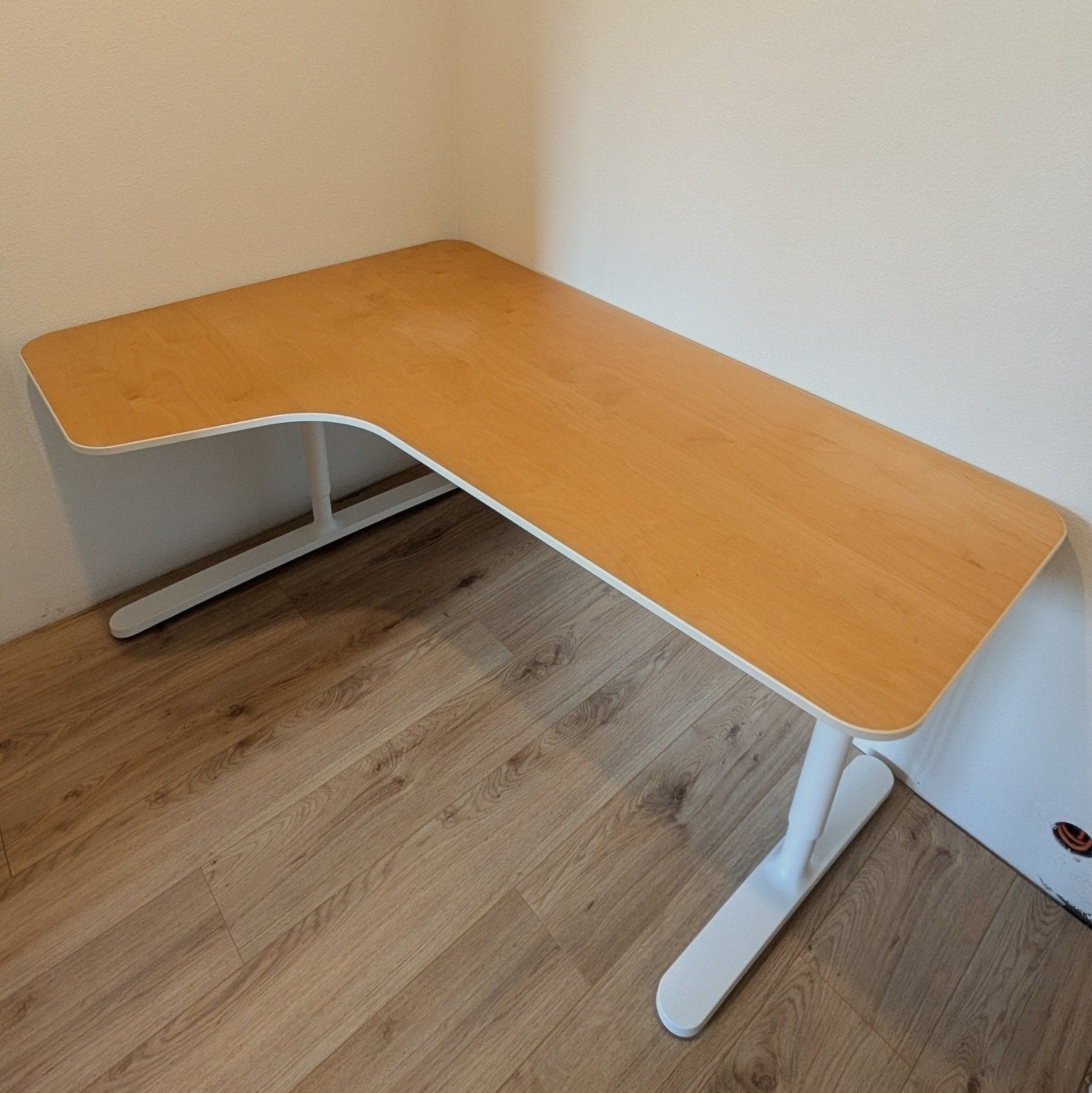 IKEA Bekant hoekbureau 160x110 met kabelnet, Huis en Inrichting, Ophalen, 160 cm, Gebruikt, Hout
