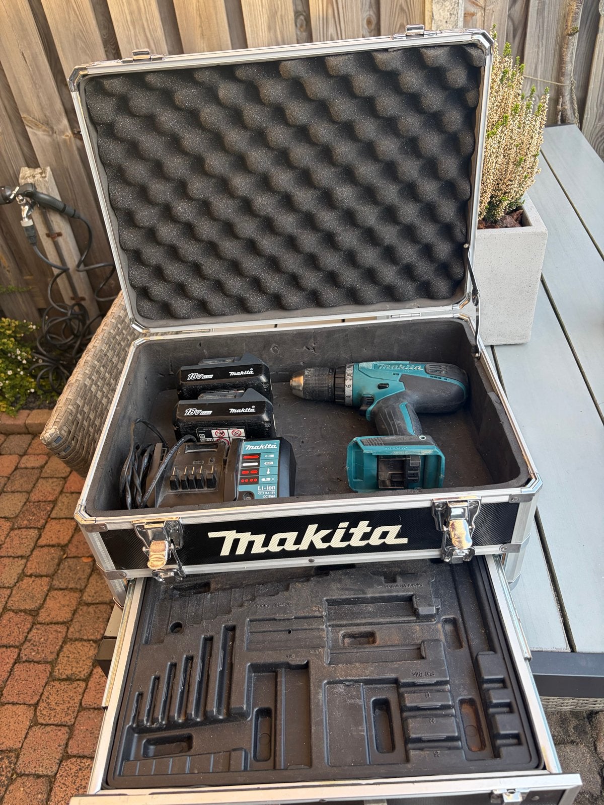 Makita DF457D 18V Accuboormachine met 2 accu's en koffer, Ophalen of Verzenden, Gebruikt, Boor- en Schroefmachine