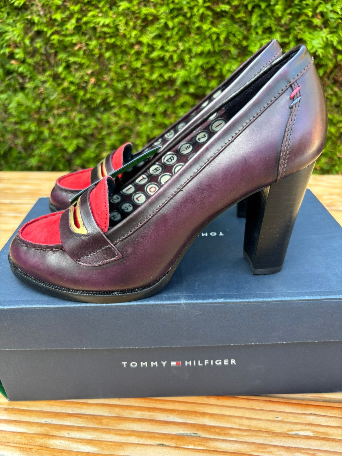 Ieuw Tommy Hilfiger pumps maat 39, Ophalen of Verzenden, Zo goed als nieuw, Rood