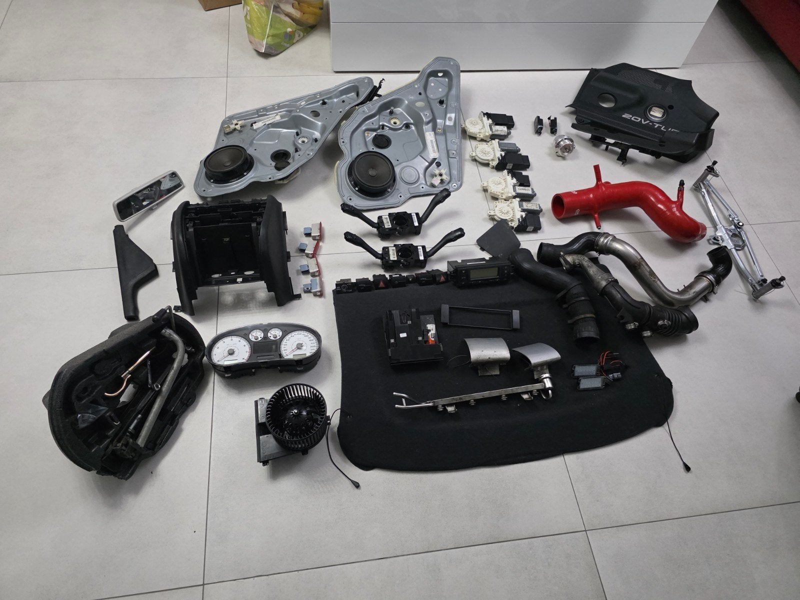 Diverse onderdelen Seat Leon 1m 1.8 20vt AUQ, Ophalen of Verzenden, Nieuw, Overige schalen, Onderdeel