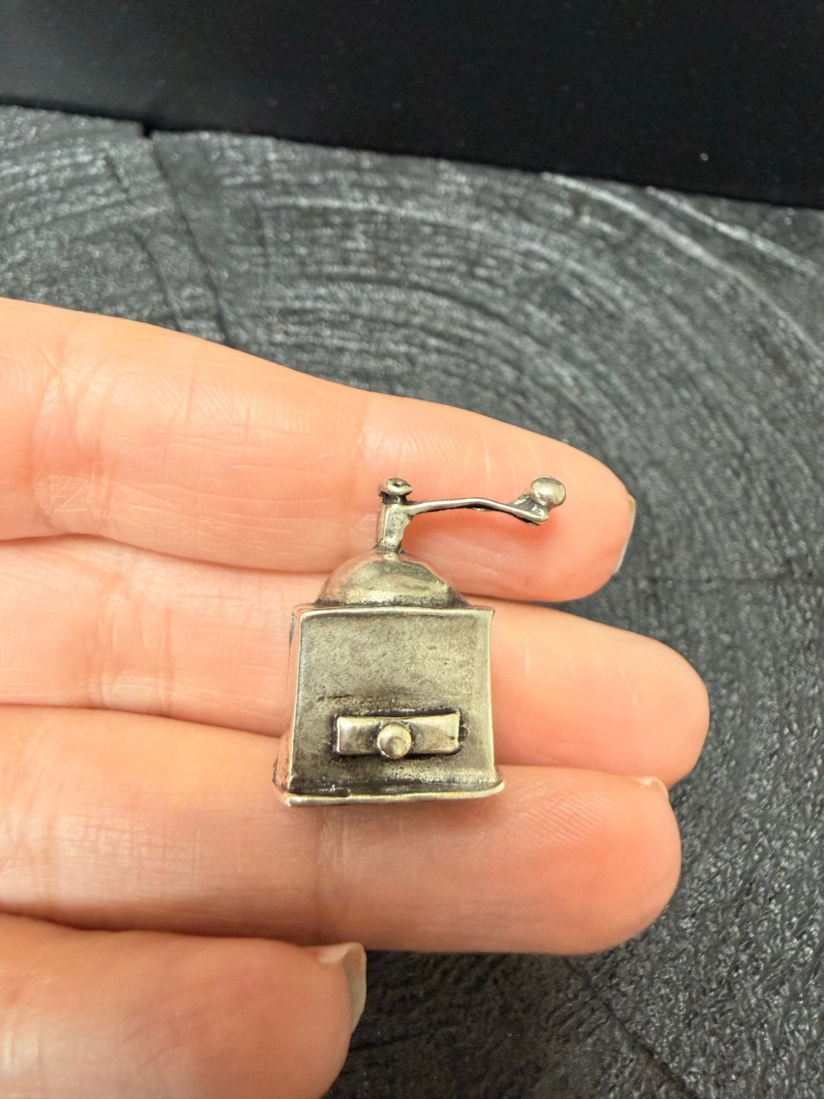 Zilveren Miniatuur Koffiemolen - Uniek Verzamelaarsitem, Antiek en Kunst, Ophalen of Verzenden, Zilver