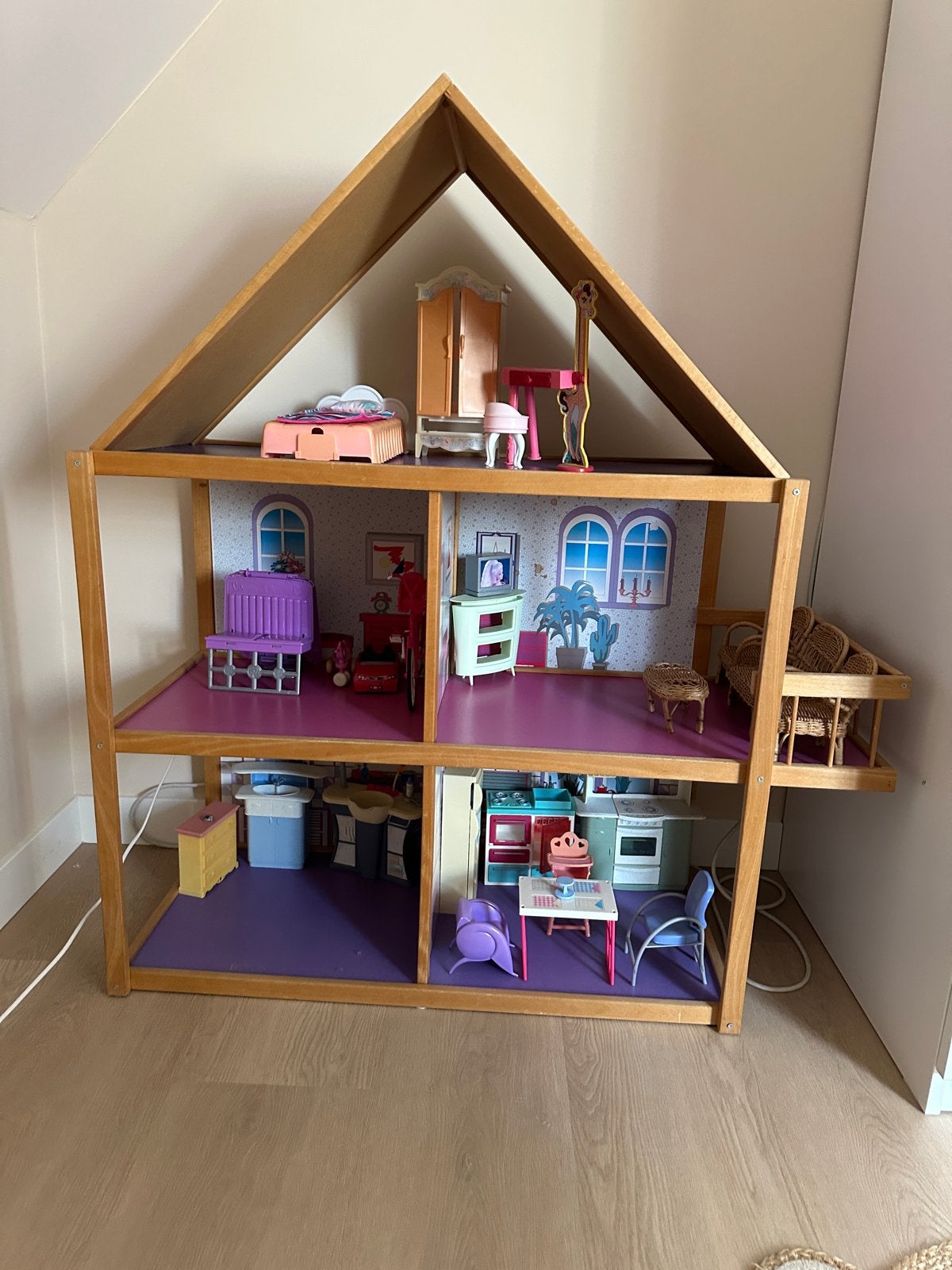 Groot Barbie/ poppen Houten Poppenhuis met Meubels, Ophalen, Gebruikt, Barbie